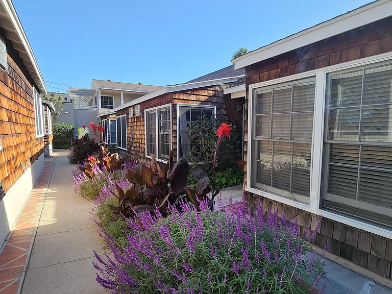 2922 Arizona Ave #D — Photo 2