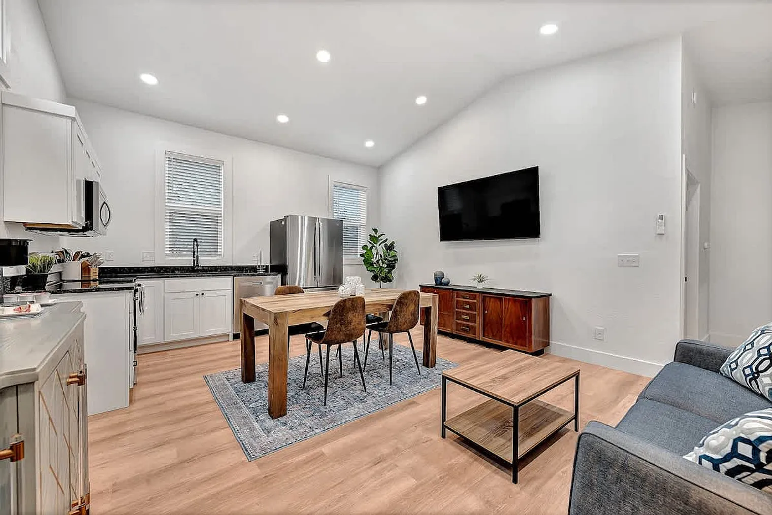 1 bed, 1.0 bath, 699 sqft, $2,535 — Photo 1