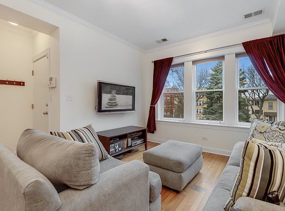 3rd image of 4033 N Mozart St #3