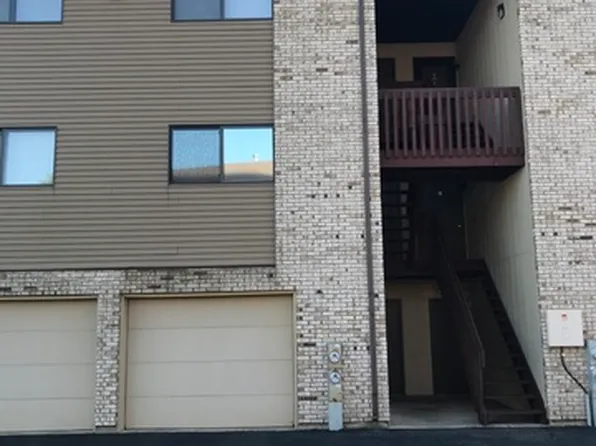 695 Dean Dr APT B, South Elgin, IL 60177