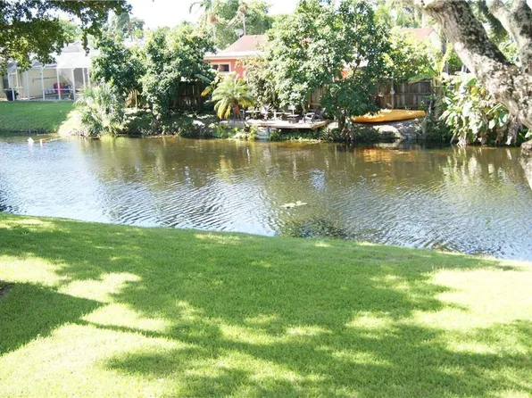 3781 Cocoplum Cir, Pompano Beach, FL