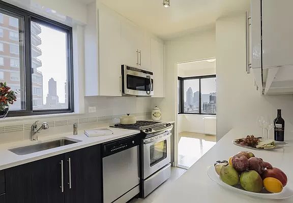 5th image of 351 E 84th St #4B