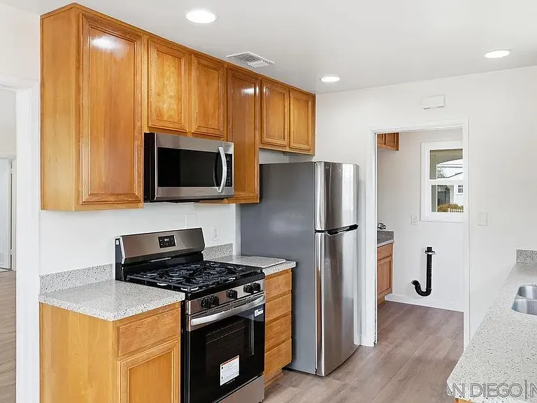 6593 Delfern St — Photo 7