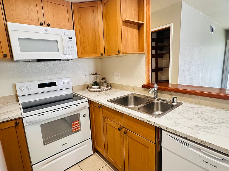 8811 Gilman Dr #D — Photo 5