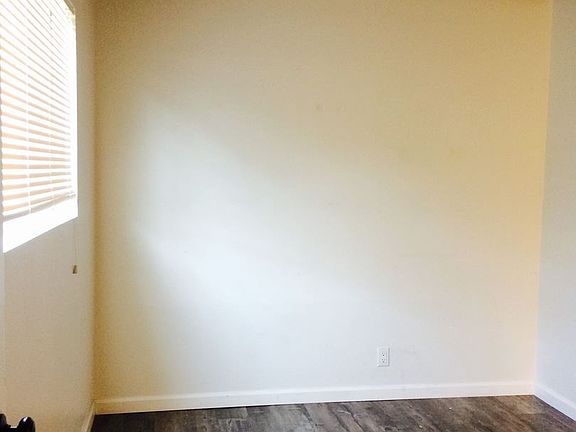 3rd image of 534 N Los Robles Ave APT 5