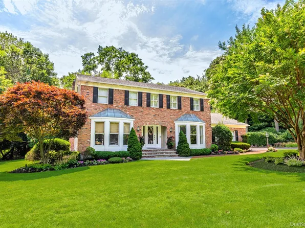 8 Quaker Hill Road, Stony Brook, NY 11790