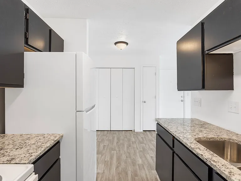 722 Brett Cir — Photo 6