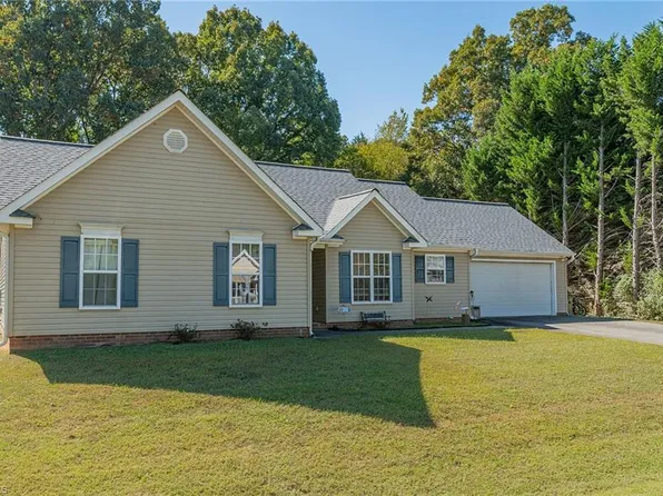 358 Carriage Ln, Linwood, NC 27299