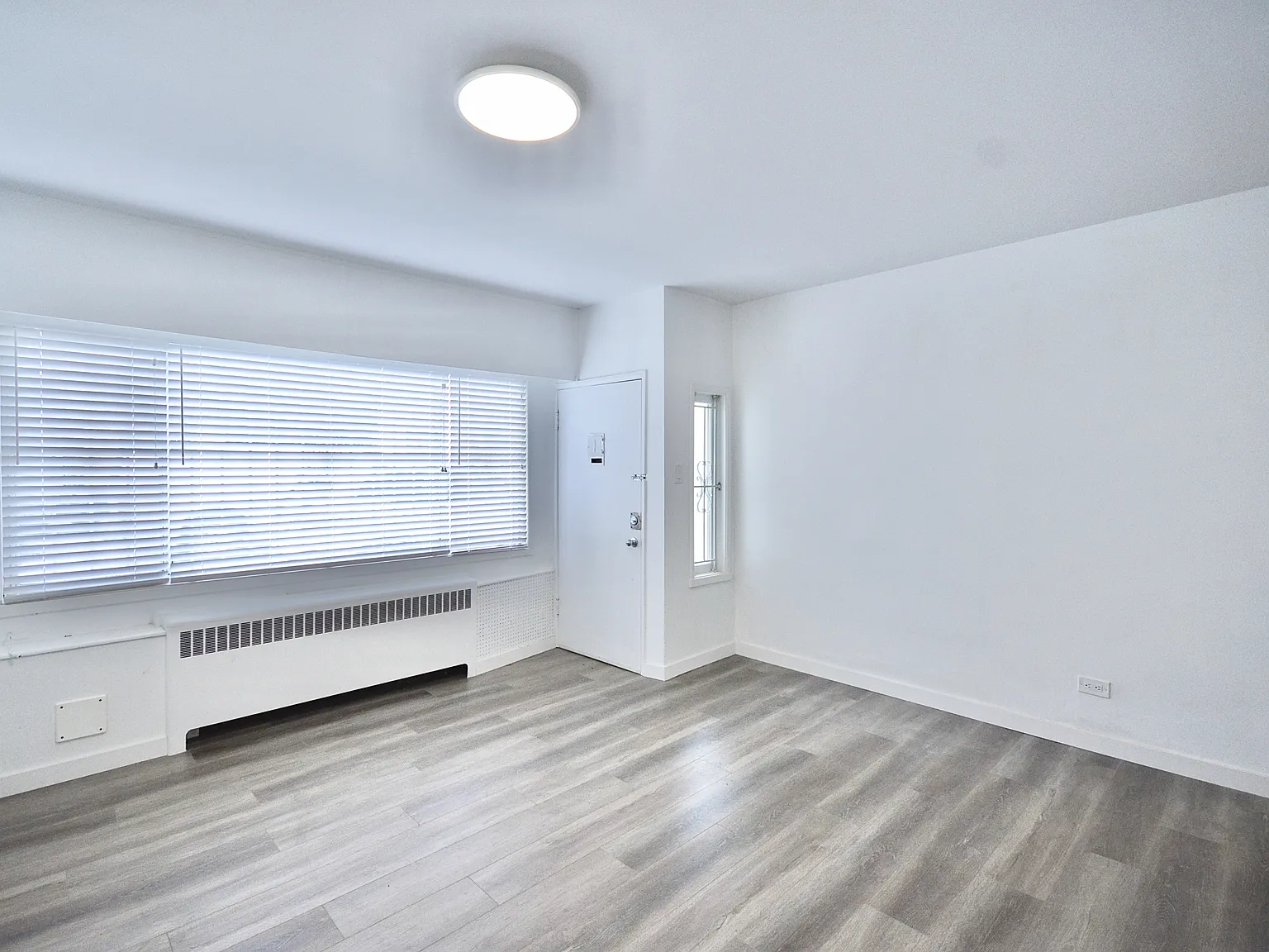 2 bed, 800 sqft, $2,300 — Photo 3