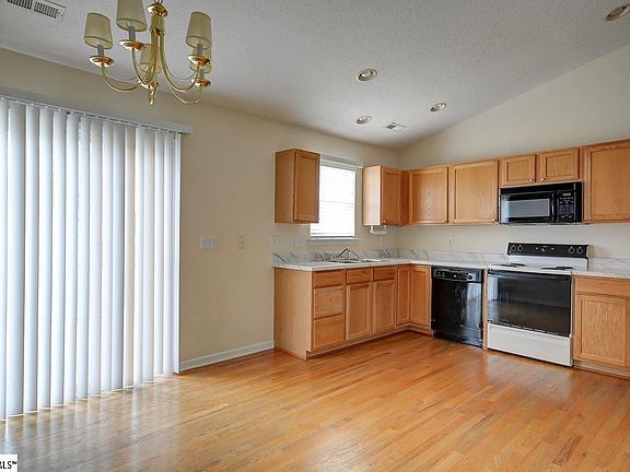 3rd image of 16 Druid Hill Ct