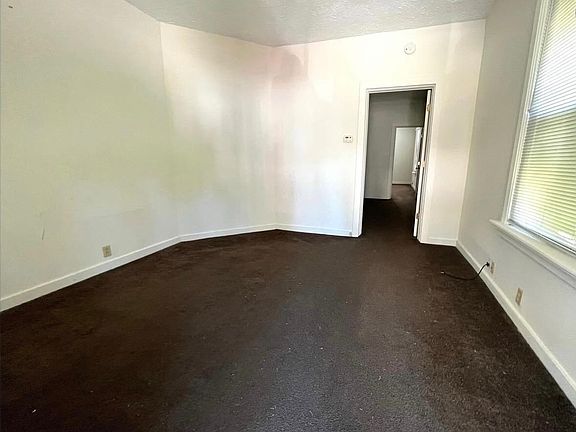 4th image of 4749 Woodlawn Ave