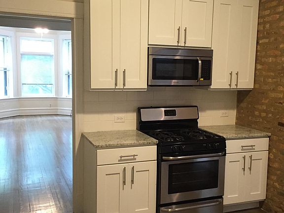 2nd image of 1352 N Hoyne Ave #1F