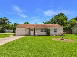 212 Elm St, Lake Jackson, TX 77566