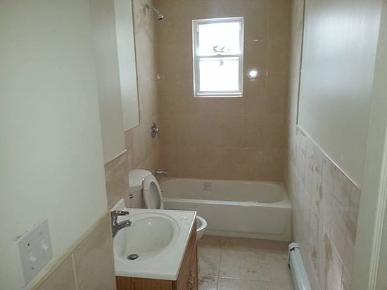 2nd image of 674 Jamaica Ave APT 4