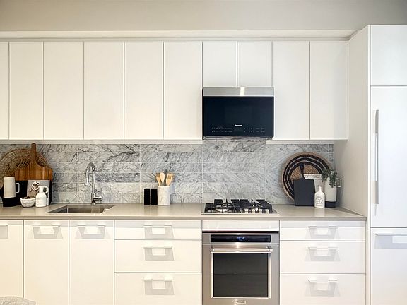 2nd image of 110 E 17th St #516