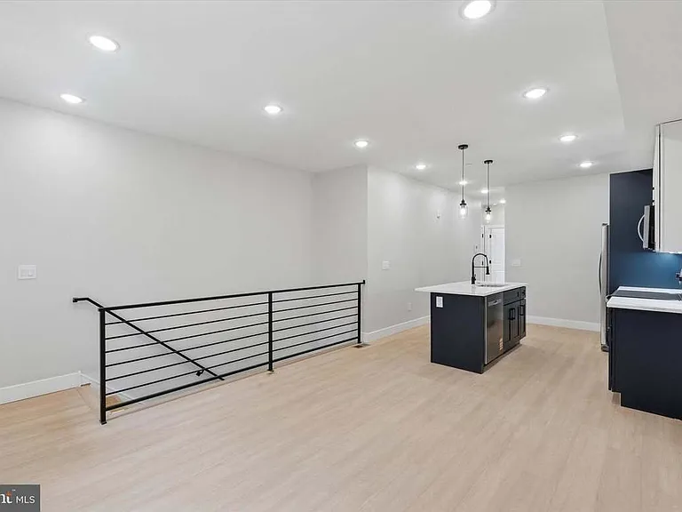 518 W Susquehanna Ave #1 — Photo 8