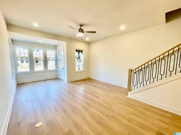 1696 Thatcham Ln, Hoover, AL 35244