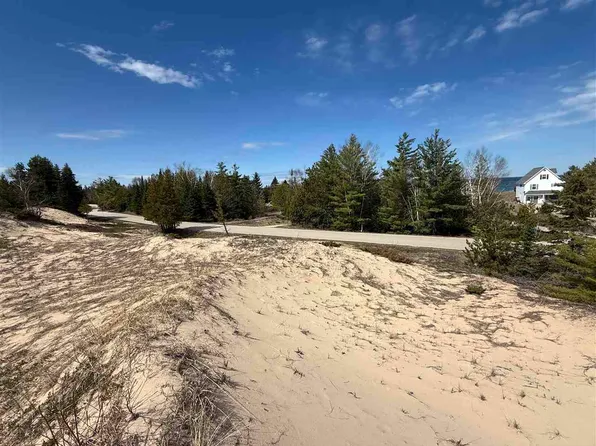 Sturgeon Bay Dr #26, Harbor Springs, MI 49740