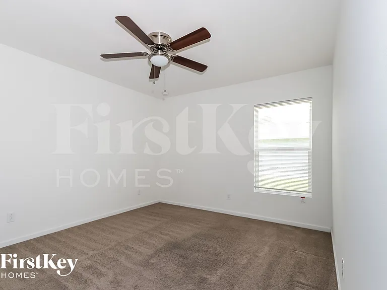 1682 SW Crawford Ave — Photo 12