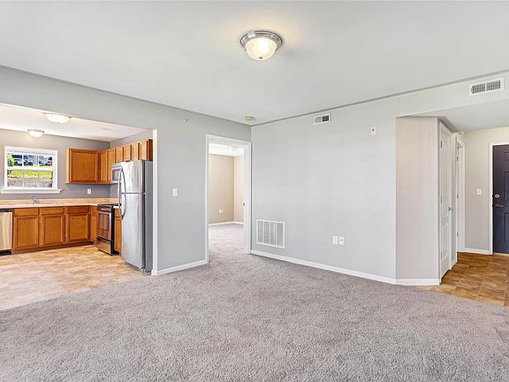 3rd image of 1611 Piedmont Cir