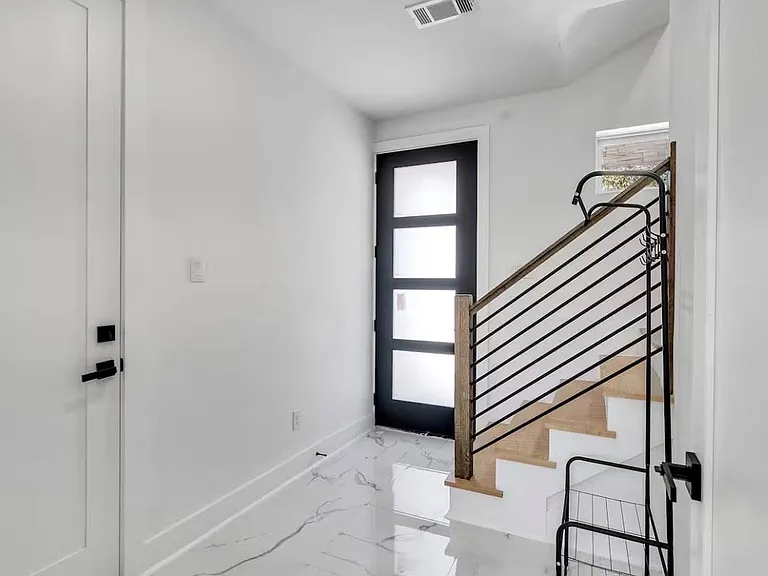 2709 Berry St — Photo 23