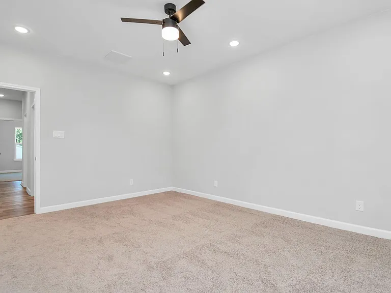 2355 Hoskins Dr — Photo 22