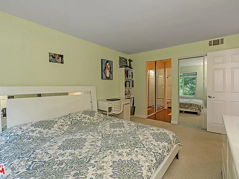 21550 Burbank Blvd #302 — Photo 7
