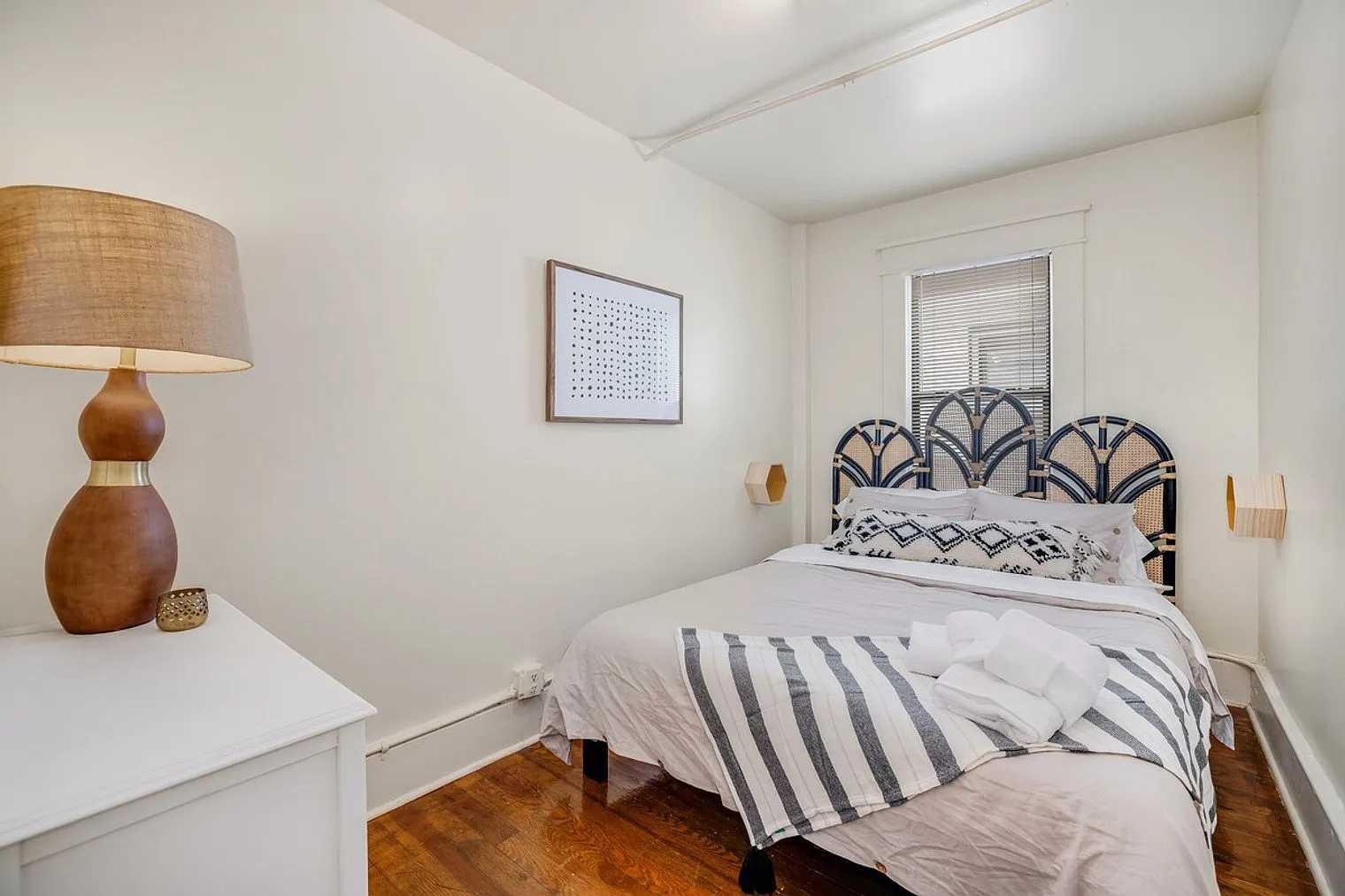 2 bed, 1.0 bath, 796 sqft, $2,388 — Photo 3