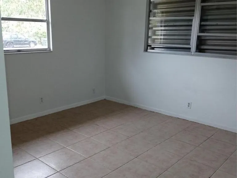 6080 N Dixie Hwy — Photo 11