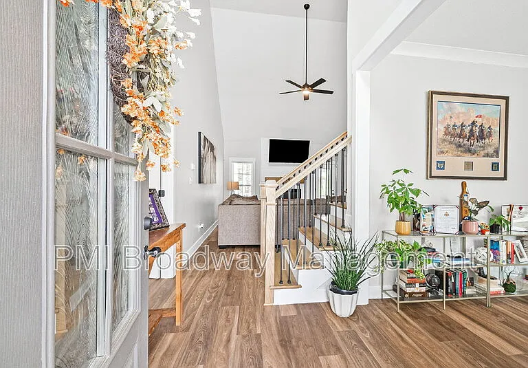 181 Sherlock Dr — Photo 4