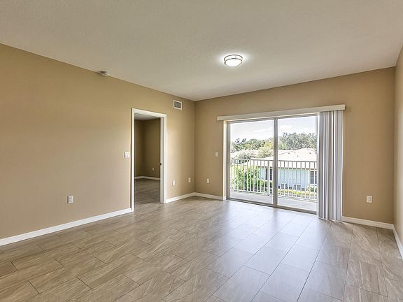 4th image of 944 15th St APT 201
