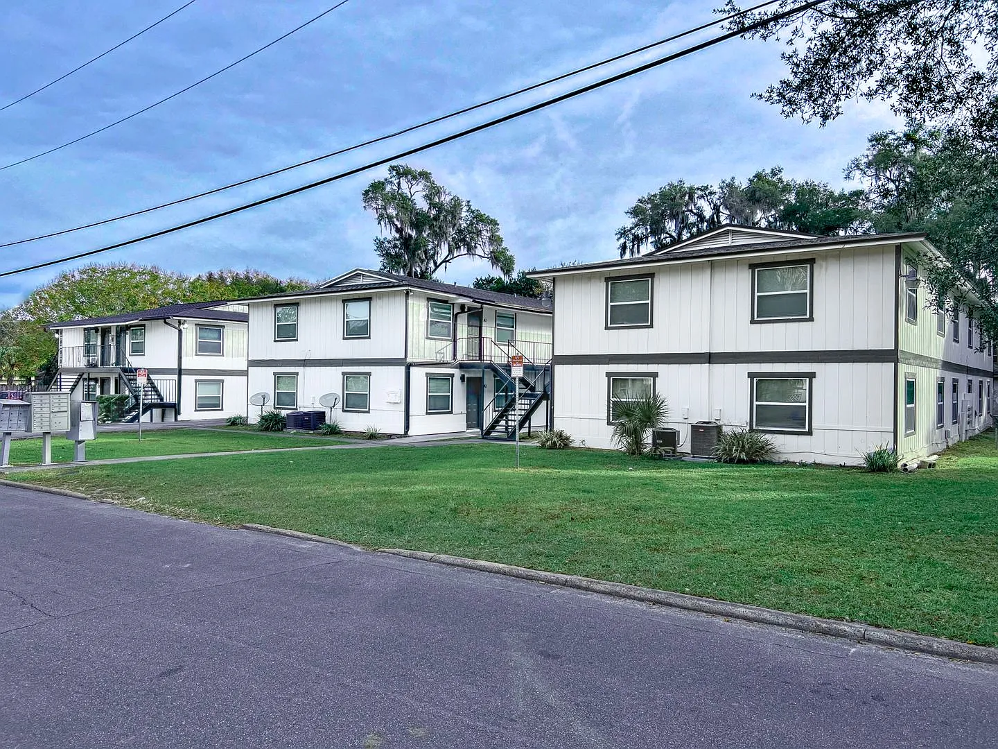 Salisbury Apartments — Photo 2