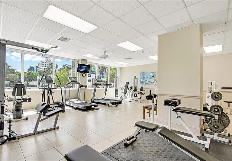 336 N Birch Rd #8D — Photo 4