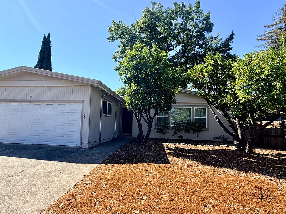 1270 S Dora St