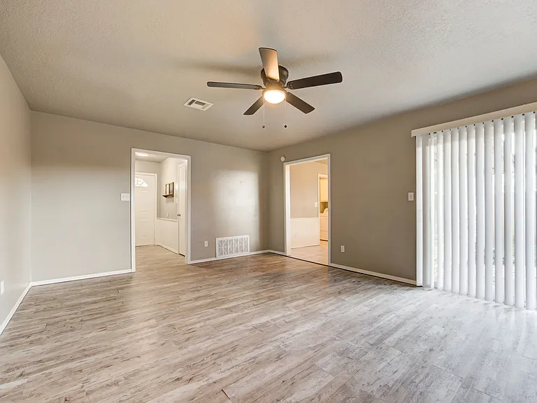 2287 Houston Ave — Photo 6
