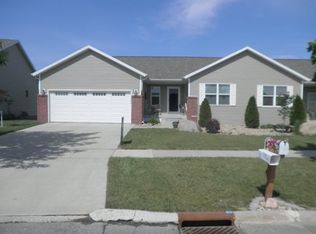 1226 Hummingbird Cir, Waterloo, IA 50702