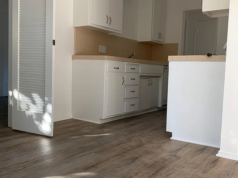 13847 Burbank Blvd #2 — Photo 4