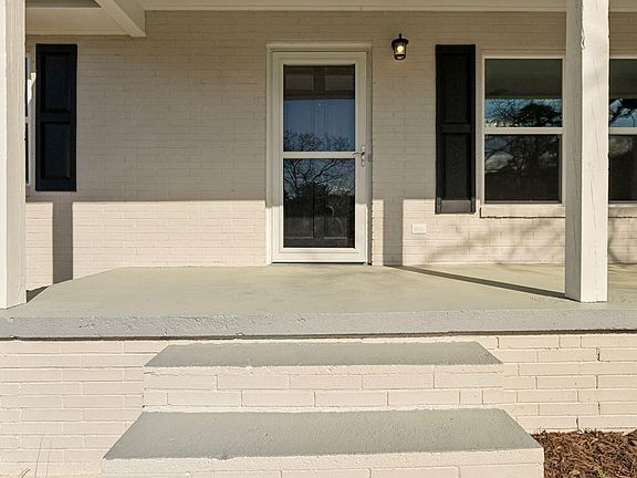 4th image of 610 Hickory Cir