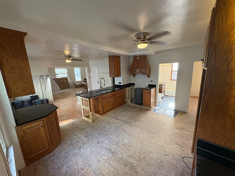 1110 E Hamilton St #201 — Photo 1