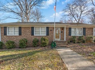 2900 Stratford Dr, Greensboro, NC 27408