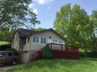 2322 Stonecreek Rd SW, New Philadelphia, OH 44663