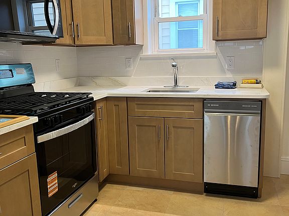 2nd image of 524 Kearney Ave Floor 1