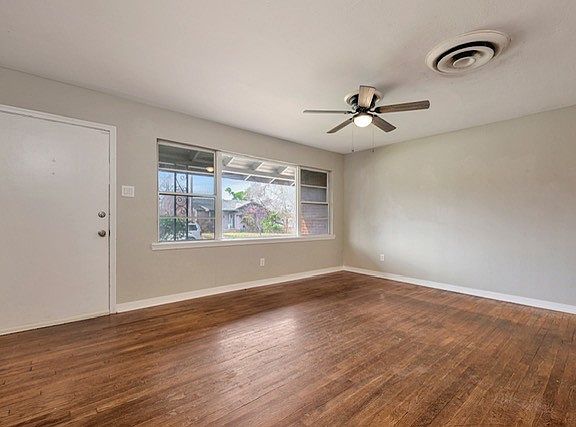 3rd image of 2509 Wayside Ave