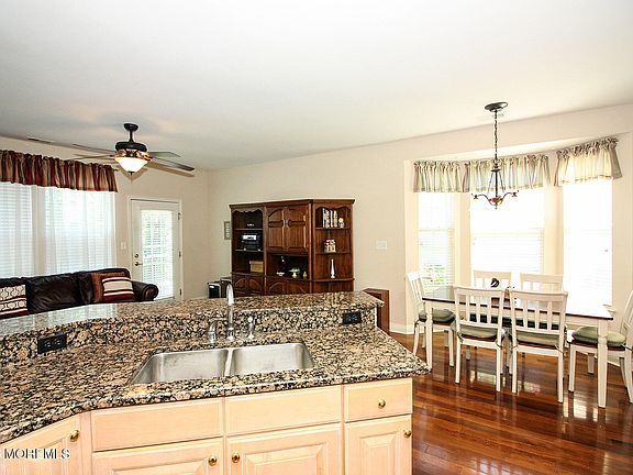 2nd image of 89 Huntington Drive