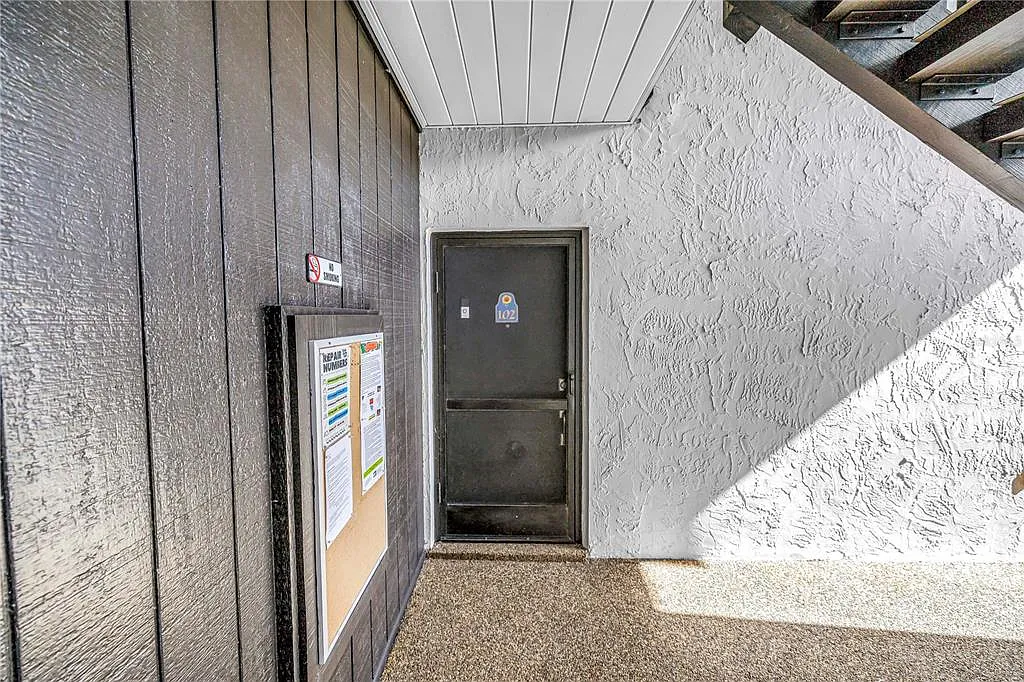 Building Photo - 3269 Beneva Rd #102