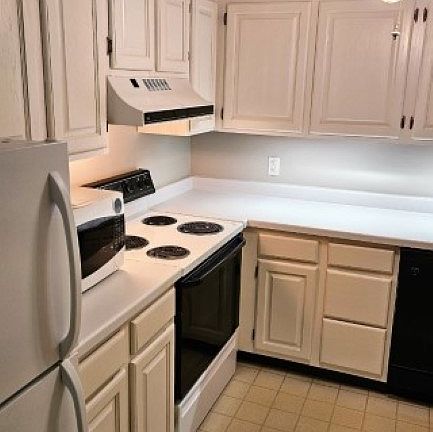 4th image of 2929 Sunnyside Dr #225B