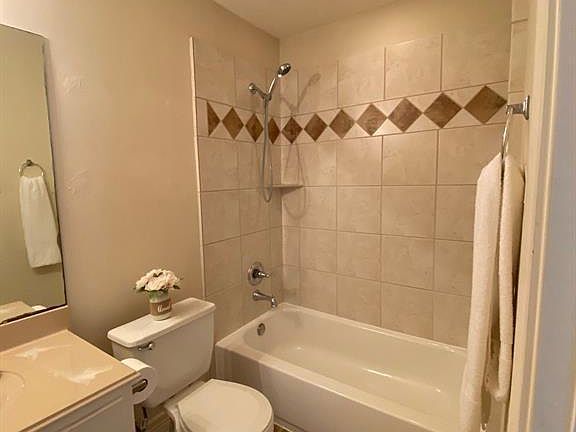 4th image of 3710 Sherwood Ln Unit 108