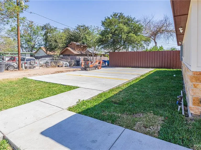 2114 Galveston Ave #2 — Photo 21