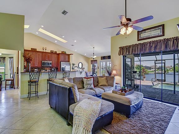 3rd image of 2573 Surfside Blvd