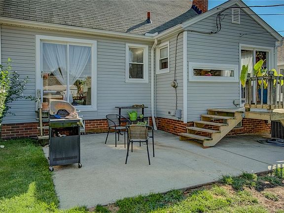 5th image of 8210 Pinegrove Ave